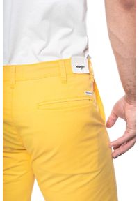 Wrangler - SPODENKI WRANGLER CHINO SHORT MIMOSA YELLOW W14AKM33D. Materiał: materiał #9