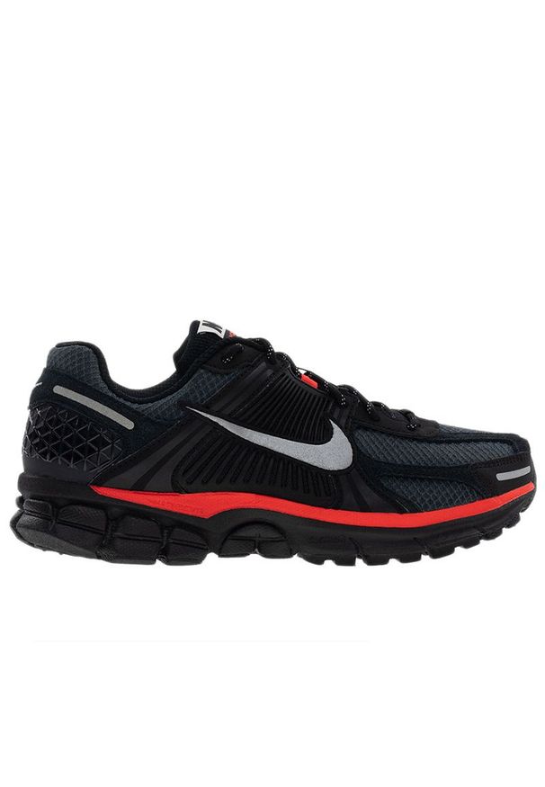 Buty męskie Nike Zoom Vomero 5 HV2527-002 - czarne. Okazja: na co dzień. Kolor: czarny. Materiał: guma. Szerokość cholewki: normalna. Model: Nike Zoom