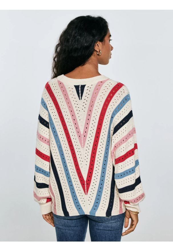 Big-Star - Sweter damski ażurowy w kolorowe paski kremowy Vika 102. Okazja: na co dzień. Kolor: kremowy. Materiał: bawełna, wiskoza. Długość: krótkie. Wzór: ażurowy, paski, kolorowy. Styl: casual