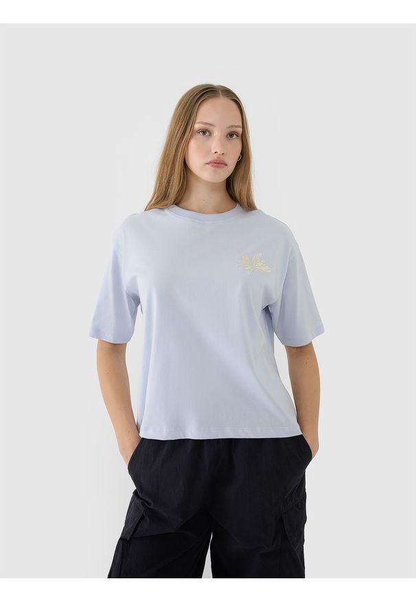 4f - 4F T-shirt oversize z nadrukiem damski - niebieski XS. Okazja: na co dzień. Kolor: niebieski. Materiał: dzianina, bawełna, jersey. Długość rękawa: krótki rękaw. Długość: krótkie. Wzór: nadruk. Sezon: lato. Styl: klasyczny, sportowy, casual
