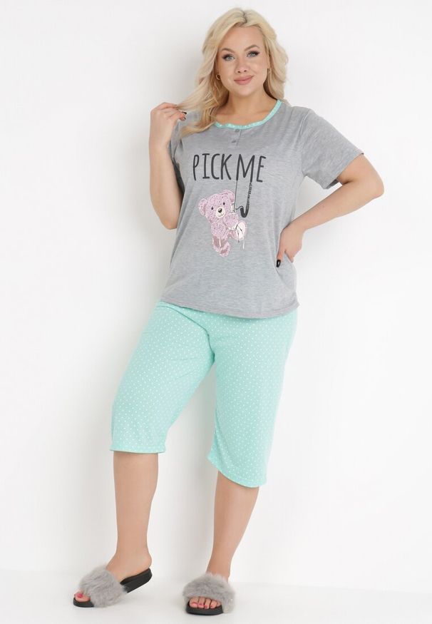 Born2be - Szaro-Zielony 2-Częściowy Komplet Piżamowy Achinna. Kolekcja: plus size. Kolor: szary. Materiał: dzianina. Długość: krótkie. Wzór: nadruk, aplikacja, kropki