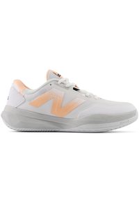 Buty damskie New Balance WCH796P4 – białe. Kolor: szary, biały. Materiał: materiał, guma. Szerokość cholewki: normalna. Sport: tenis, fitness, bieganie