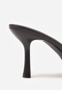 Renee - Czarne Klapki na Szpilce ze Szpiczastym Odkrytym Noskiem Sewnila. Nosek buta: szpiczasty. Kolor: czarny. Materiał: jeans, koronka. Obcas: na szpilce. Styl: elegancki, wizytowy #6