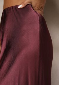 Renee - Bordowa Rozkloszowana Spódnica Satynowa z Wiskozy Rihaniel. Okazja: na co dzień. Kolor: czerwony. Materiał: wiskoza, satyna. Styl: klasyczny, elegancki, casual #5