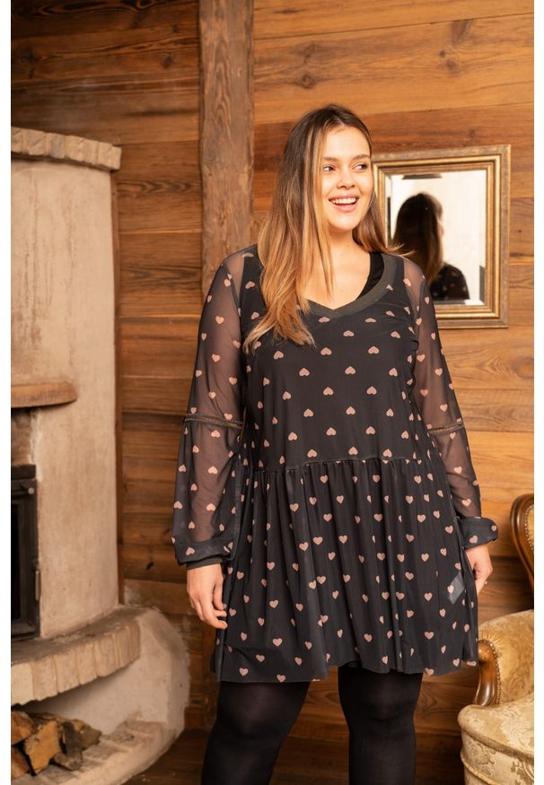 blue shadow - Sukienka Parola Plus Size Hearts. Typ kołnierza: dekolt w serek. Kolekcja: plus size. Materiał: kaszmir, koronka, wiskoza, tkanina. Typ sukienki: dla puszystych. Styl: sportowy