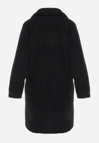Born2be - Czarny Płaszcz Futrzany Teddy Gavi. Okazja: na co dzień, na spacer. Kolor: czarny. Materiał: futro. Sezon: zima. Styl: klasyczny, casual, elegancki #6