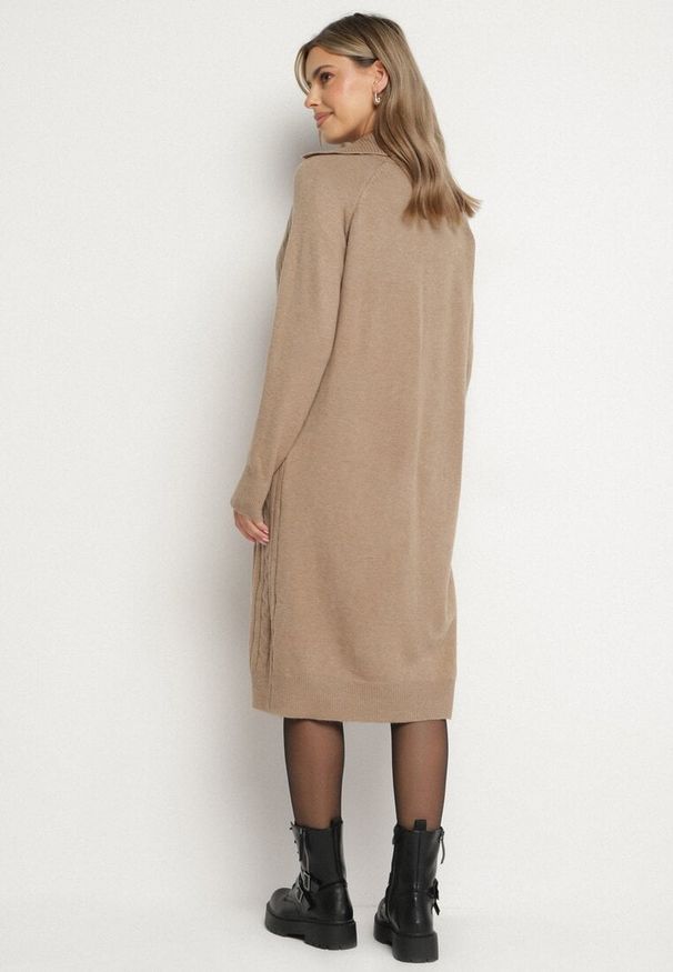 Born2be - Beżowa Sweterkowa Sukienka Pudełkowa z Bawełną i Wełną Ozdobiona Suwakiem Reimia. Okazja: na co dzień. Kolor: beżowy. Materiał: wełna, bawełna. Wzór: aplikacja. Styl: casual, klasyczny