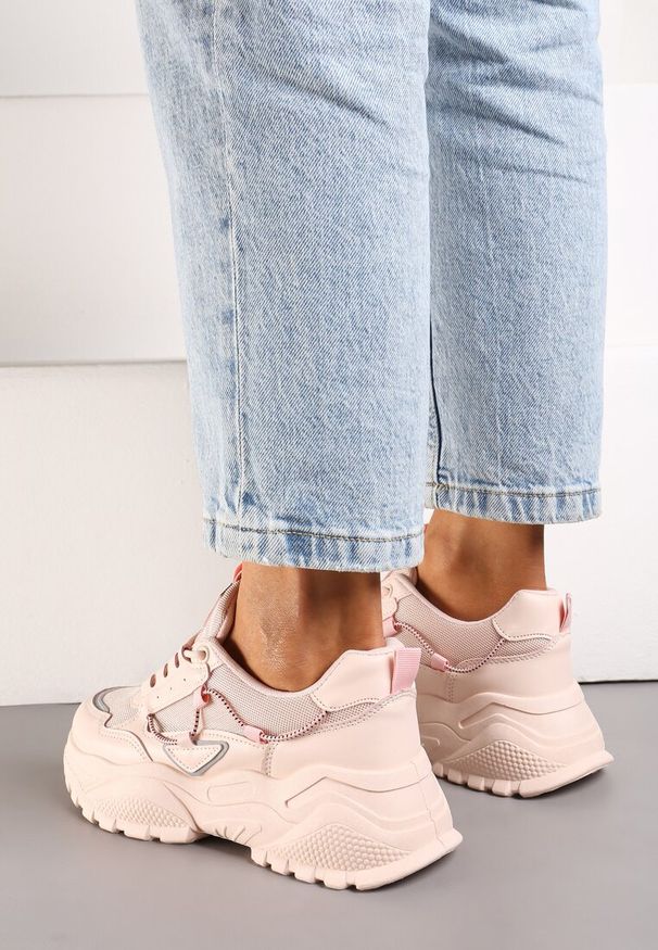 Born2be - Różowe Sneakersy z Dekoracyjną Sznurówką Wokół Cholewki Nebissa. Kolor: różowy. Szerokość cholewki: normalna