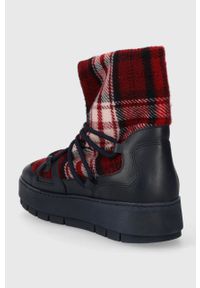 TOMMY HILFIGER - Tommy Hilfiger śniegowce TARTAN SNOWBOOT kolor granatowy FW0FW07612. Nosek buta: okrągły. Kolor: niebieski. Materiał: guma. Szerokość cholewki: normalna. Obcas: na platformie #2