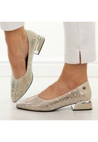 Beżowe ażurowe skórzane czółenka damskie Vinceza 99201. Kolor: beżowy. Materiał: skóra. Szerokość cholewki: normalna. Wzór: ażurowy. Sezon: wiosna, lato. Obcas: na obcasie. Styl: elegancki, klasyczny. Wysokość obcasa: średni #1