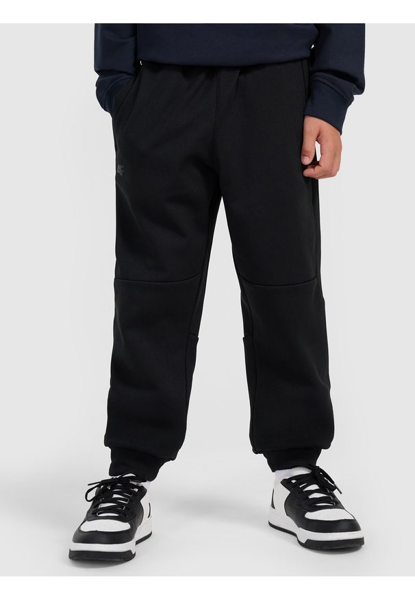 4f - 4F Spodnie dresowe joggery chłopięce - czarne 140 (9-10 lat). Okazja: na co dzień. Kolor: czarny. Materiał: dresówka. Sezon: lato. Styl: casual, klasyczny