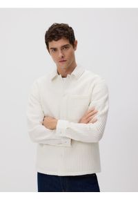 Reserved - Strukturalna koszula comfort - biały. Kolor: biały. Materiał: tkanina, bawełna #1