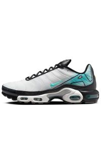 Buty męskie Nike Air Max Plus HV6225-100 - białe. Kolor: biały. Materiał: guma, materiał, syntetyk. Szerokość cholewki: normalna. Sezon: lato. Model: Nike Air Max