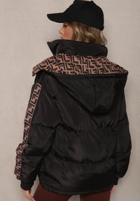 Renee - Czarna Casualowa Kurtka Dwustronna Typu Puffer ze Ściągaczami i Kapturem Erisalanne. Okazja: na co dzień. Kolor: czarny. Materiał: jeans. Styl: casual #3