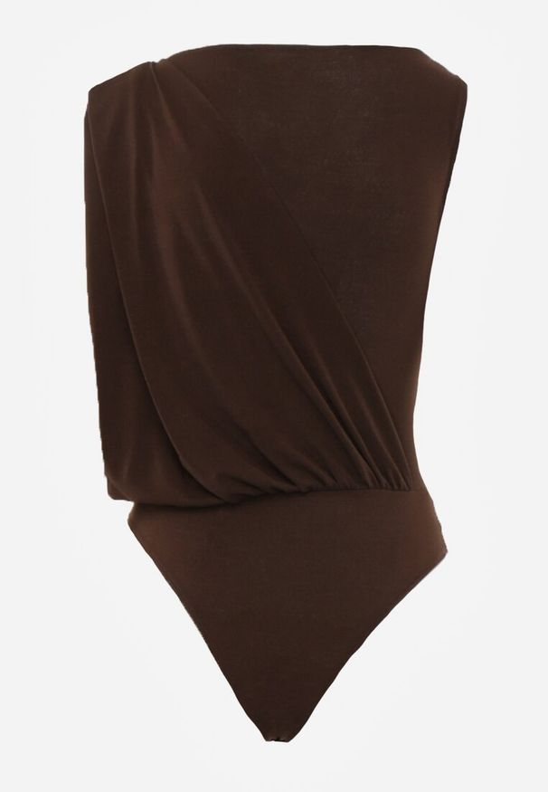 Renee - Brązowe Body z Dekoltem Łódka Zdobione Marszczeniem i Aplikacją na Ramieniu Havrina. Okazja: na co dzień. Typ kołnierza: dekolt w łódkę. Kolor: brązowy. Materiał: jeans. Wzór: aplikacja. Styl: casual