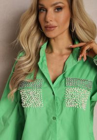 Renee - Zielona Koszula z Biżuteryjnymi Cyrkoniami i Perełkami Quezia. Kolor: zielony. Wzór: aplikacja #2
