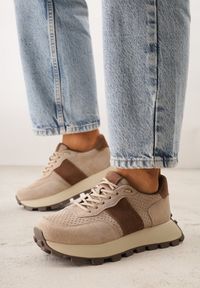 Renee - Ciemnobeżowe Zamszowe Sneakersy na Podeszwie Chunky z Perforowaną Cholewką Cezarlina. Okazja: na co dzień. Kolor: beżowy. Materiał: zamsz. Szerokość cholewki: normalna #3