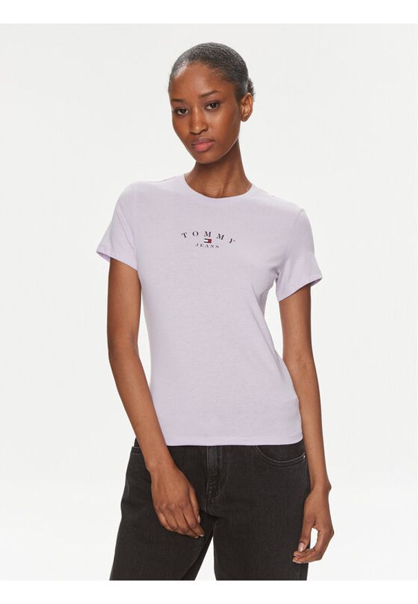 Tommy Jeans T-Shirt Essential Logo DW0DW18140 Fioletowy Slim Fit. Kolor: fioletowy. Materiał: bawełna, syntetyk