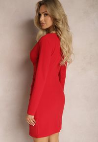 Renee - Czerwona Mini Sukienka o Kopertowej Górze z Marszczeniami Kismetia. Kolor: czerwony. Typ sukienki: kopertowe. Długość: mini #3