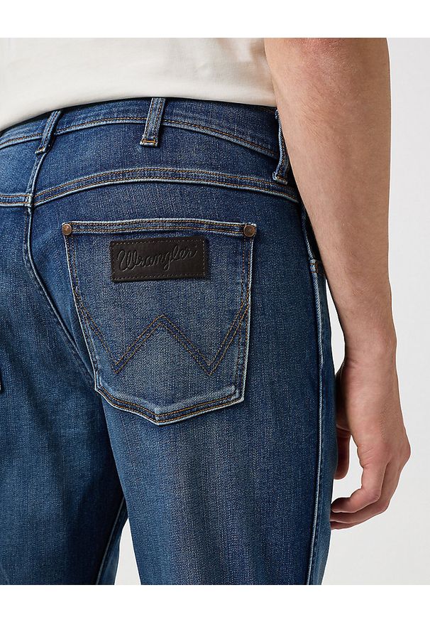 Wrangler - WRANGLER GREENSBORO MĘSKIE SPODNIE JEANSOWE JEANSY DŻINSY HARE BLUE 112350838 W15Q017969