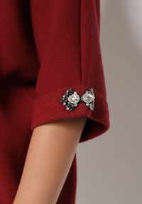 Born2be - Bordowy Sweter Ozdobiony na Rękawach Cyrkoniami Aletusa. Okazja: na co dzień. Kolor: czerwony. Materiał: jeans. Wzór: aplikacja. Styl: elegancki, casual #6