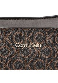 Calvin Klein Torebka Ck Must Shoulder Bag Md Mono K60K610446 Brązowy. Kolor: brązowy. Materiał: skórzane