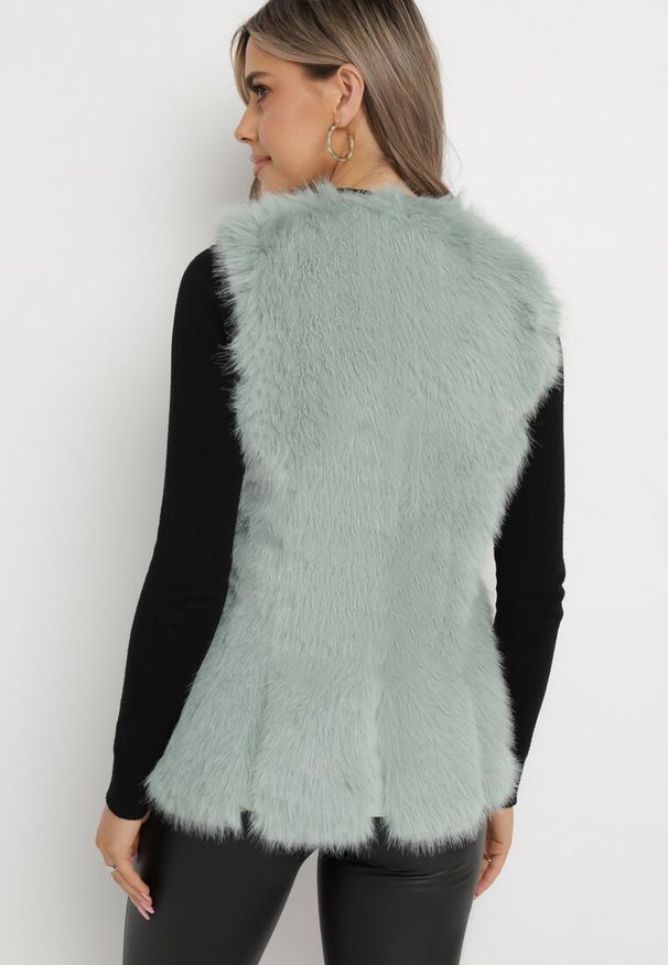 Born2be - Miętowa Kamizelka Futrzana z Wstawkami z Ekoskóry Batliewa. Kolor: miętowy. Materiał: futro. Wzór: aplikacja