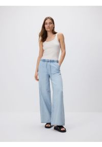 Reserved - Jeansy wide leg ze sznurkiem - niebieski. Kolor: niebieski. Materiał: jeans