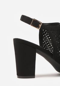 Renee - Czarne Sandały Vices na Słupku z Ażurową Cholewką i Skórzaną Wkładką Saramiae. Okazja: na co dzień, na spotkanie biznesowe. Zapięcie: sprzączka. Kolor: czarny. Materiał: skóra. Wzór: ażurowy. Obcas: na słupku. Styl: casual, biznesowy, elegancki #6