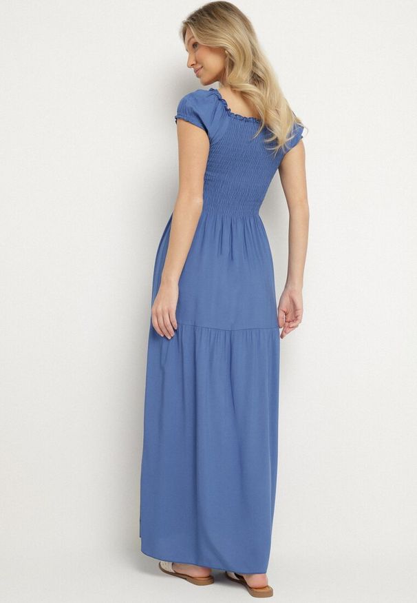 Born2be - Niebieska Wiskozowa Sukienka Hiszpanka z Marszczoną Górą Jenanira. Okazja: na co dzień. Typ kołnierza: dekolt hiszpanka. Kolor: niebieski. Materiał: wiskoza. Styl: casual, klasyczny