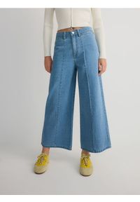 Reserved - Jeansy wide leg z przeszyciami - niebieski. Kolor: niebieski. Materiał: jeans