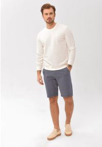 Volcano - Krótkie spodenki z paskiem P-DANIELS. Okazja: na co dzień. Materiał: elastan, bawełna, materiał, dzianina, skóra. Długość: krótkie. Wzór: kratka. Sezon: lato. Styl: klasyczny, casual #1