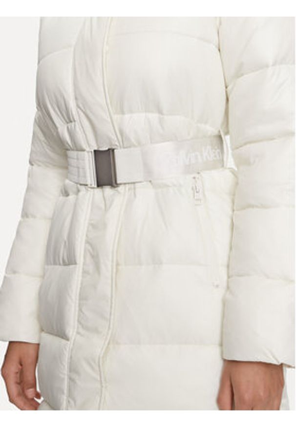 Calvin Klein Jeans Kurtka zimowa J20J223578 Écru Regular Fit. Materiał: syntetyk. Sezon: zima