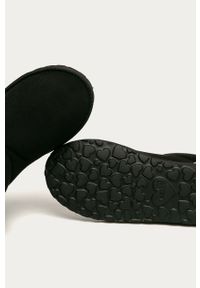 Love Moschino - Śniegowce. Nosek buta: okrągły. Kolor: czarny. Materiał: syntetyk, materiał, zamsz. Szerokość cholewki: normalna. Obcas: na obcasie. Wysokość obcasa: średni #2