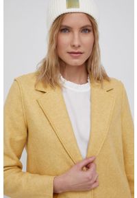Vero Moda Płaszcz kolor żółty przejściowy. Okazja: na co dzień. Kolor: żółty. Materiał: poliester. Styl: casual, klasyczny