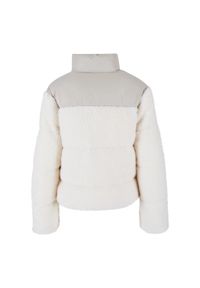 Urban Classics - Krótka Ocieplana Kurtka Damska Sherpa. Kolor: biały, wielokolorowy, beżowy. Długość: krótkie