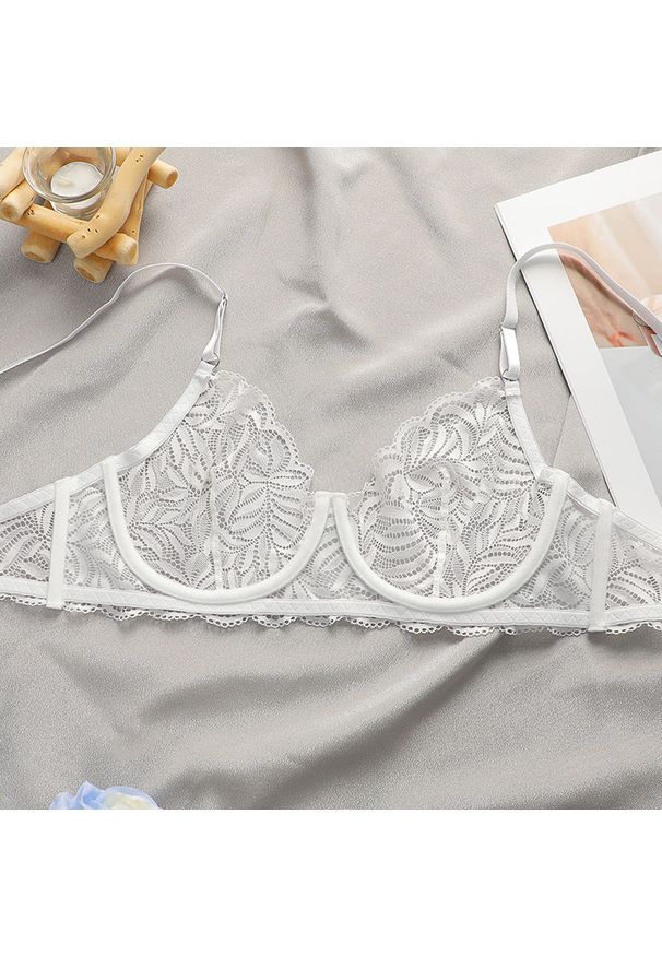 Intica - Komplet bielizny z haftem na romantyczne wieczory Jsandye. Kolor: biały. Materiał: materiał, tkanina. Wzór: haft