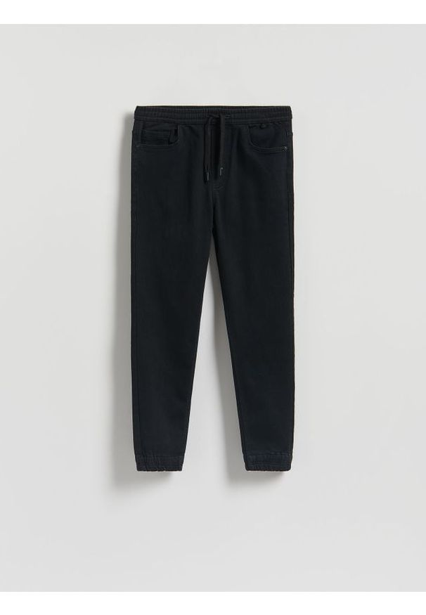 Reserved - Jeansy jogger fit - czarny. Kolor: czarny