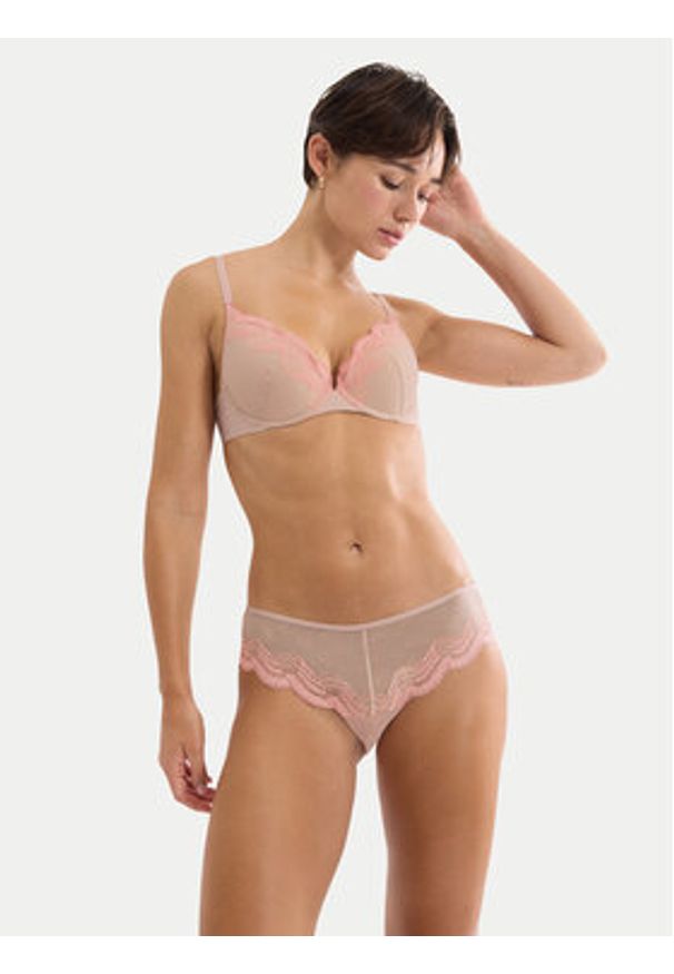 Triumph Figi klasyczne Comfort Glam 10224929 Beżowy. Kolor: beżowy. Materiał: syntetyk