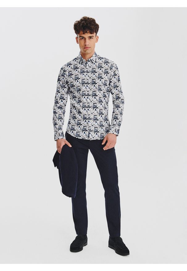Pako Lorente - PAKO LORENTE - Biała koszula męska niebieskie kwiaty. Kolor: niebieski, biały, wielokolorowy. Materiał: bawełna, elastan. Długość rękawa: długi rękaw. Długość: długie. Wzór: kwiaty. Sezon: jesień