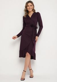 Born2be - Fioletowa Sukienka z Kopertowym Dekoltem i Materiałowym Paskiem Devisia. Okazja: na co dzień. Typ kołnierza: dekolt kopertowy. Kolor: fioletowy. Materiał: materiał. Długość rękawa: długi rękaw. Typ sukienki: kopertowe. Styl: casual, elegancki, klasyczny #3
