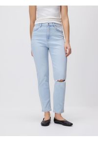 Reserved - Jeansy mom fit z rozcięciem - niebieski. Kolor: niebieski #1