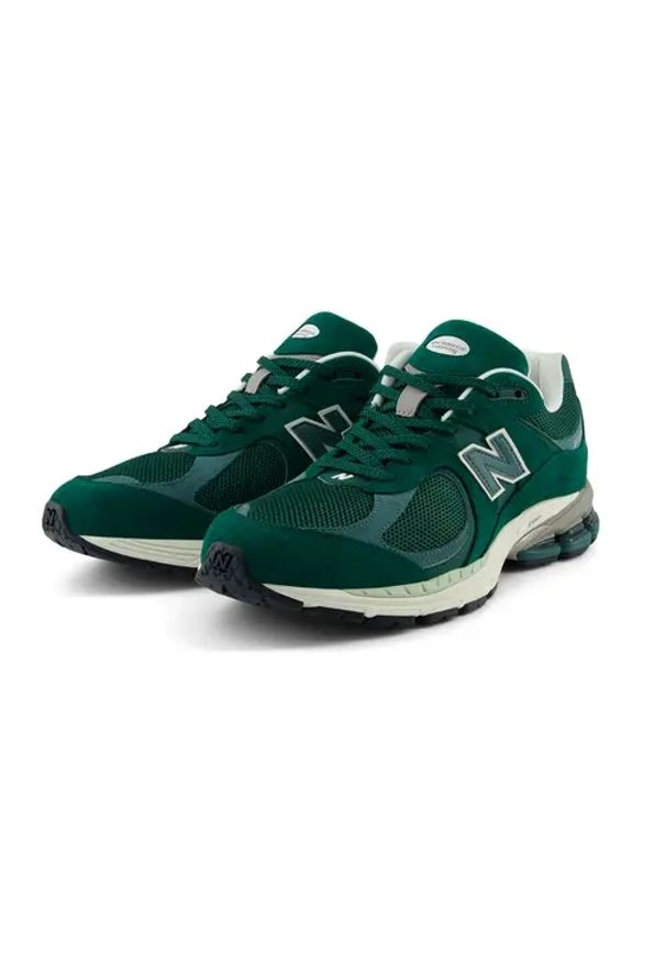 Sneakersy unisex New Balance M2002RFK. Kolor: zielony. Materiał: guma, skóra. Szerokość cholewki: normalna
