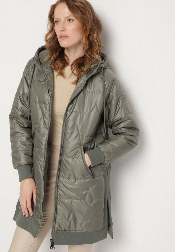 Born2be - Zielona Pikowana Kurtka Przejściowa z Kapturem i Ściągaczami Fesarena. Okazja: na co dzień. Typ kołnierza: kaptur. Kolor: zielony. Materiał: dzianina, jeans. Styl: casual, sportowy