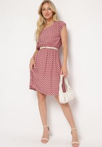 Born2be - Czerwona Rozkloszowana Sukienka z Gumką w Pasie i Krótkim Rękawem Solemia. Okazja: na co dzień. Kolor: czerwony. Długość rękawa: krótki rękaw. Typ sukienki: proste. Styl: casual #3