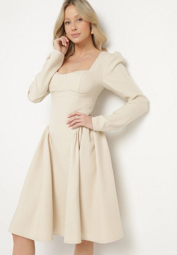 Born2be - Beżowa Rozkloszowana Sukienka z Usztywnianymi Miseczkami Tillimara. Kolor: beżowy. Typ sukienki: dopasowane