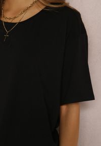 Renee - Czarny T-shirt Eraela. Kolekcja: plus size. Kolor: czarny. Materiał: bawełna, tkanina. Długość rękawa: krótki rękaw. Długość: krótkie. Styl: klasyczny
