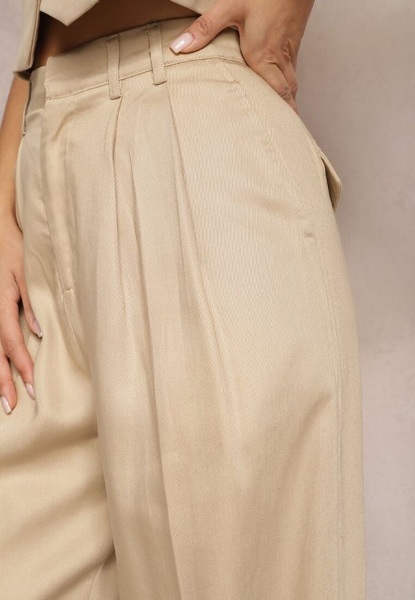 Renee - Beżowe Szerokie Spodnie High Waist z Kieszeniami Keanne. Okazja: na co dzień. Stan: podwyższony. Kolekcja: dla wysokich. Kolor: beżowy. Styl: casual