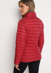 Born2be - Bordowa Pikowana Kurtka z Kieszeniami Zapinanymi na Zamek Błyskawiczny Mivindra. Okazja: na co dzień. Kolor: czerwony. Materiał: jeans. Styl: casual #7