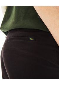 Lacoste - LACOSTE - Czarne spodnie chino Slim Ft. Kolor: czarny. Materiał: bawełna. Wzór: gładki, aplikacja. Styl: klasyczny, elegancki #3